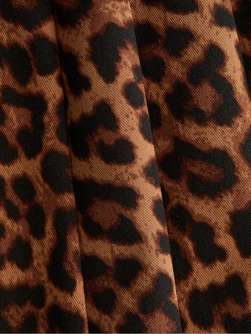 H&M Twill Tapered Waist Leopard Print A-Line Dress in Brown and Black Medium
NWT - Picture 2 of 7